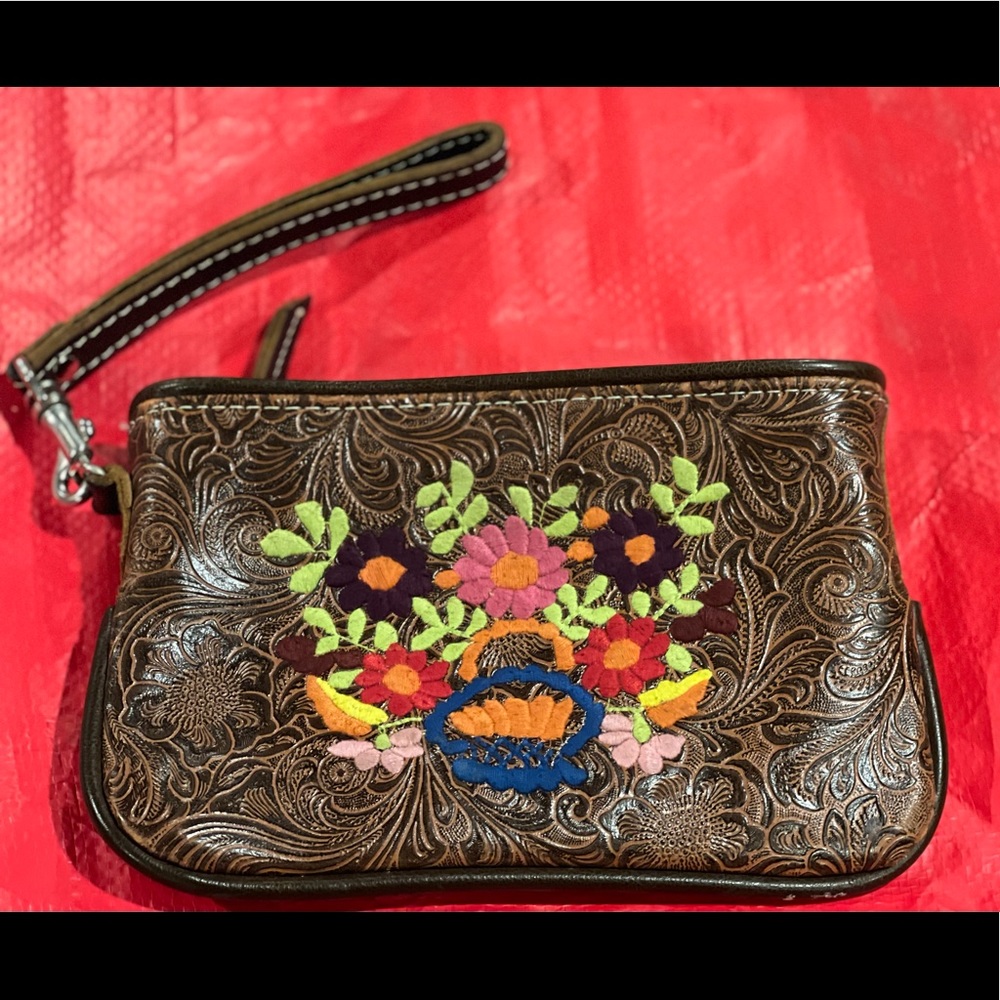 Consuela Wristlet Glamity